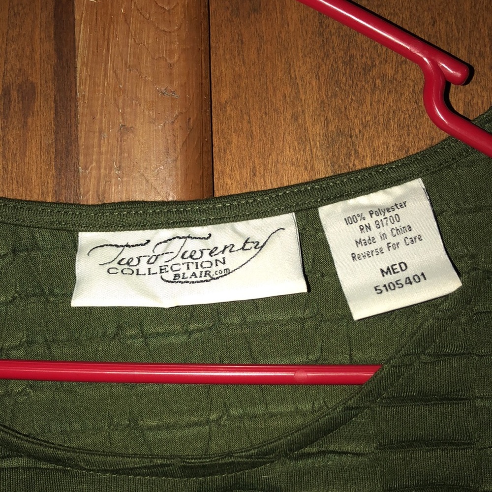 Two twenty collection woman’s size Medium dark green long sleeves - Picture 2 of 3